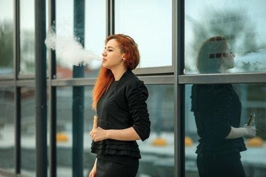 Vape y cigarrillos electronicos vape ayudan a fumar menos y mejorar tu salud