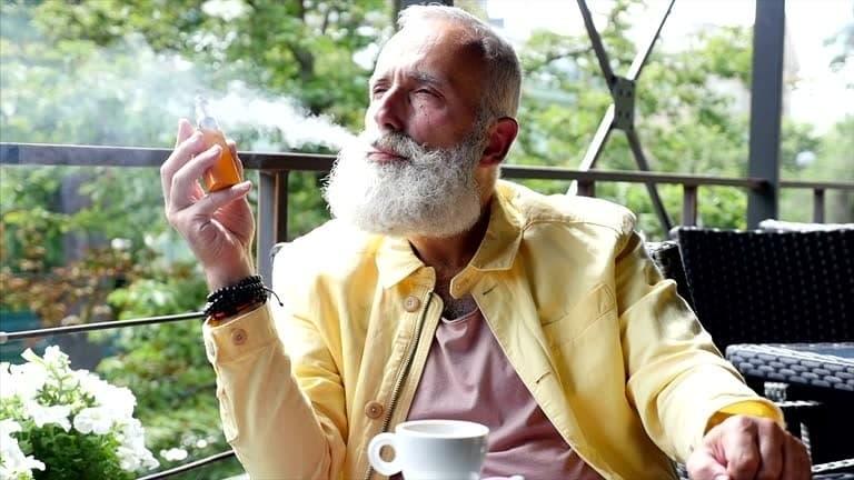E-Zigaretten alerta sobre accidente con cigarrillo electronico y ofrece consejos para el mono vapeador, cómo proteger al mono ante sobrecalentamiento y fallos